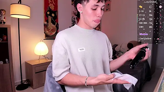 Snapshot of angel_bless19 chatting on February 19, 2026, 8:39 pm angel bless19 online show from February 19, 2026, 8:39 pm