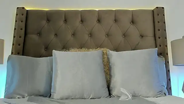 atenea erotic online show from February 27, 2025, 6:09 pm