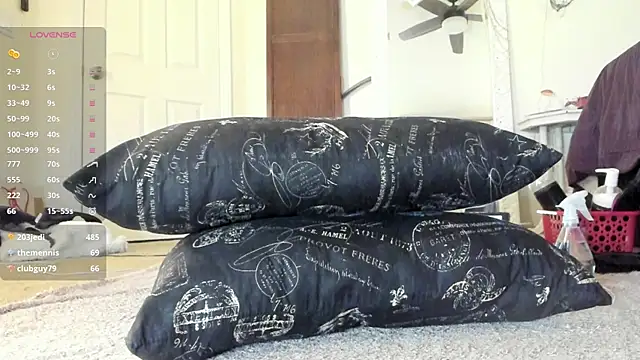 Peaches N Kreme online show from March 14, 2025, 4:43 am