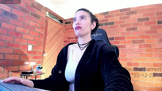 paulinabarnett- online show from December 23, 2025, 8:57 am