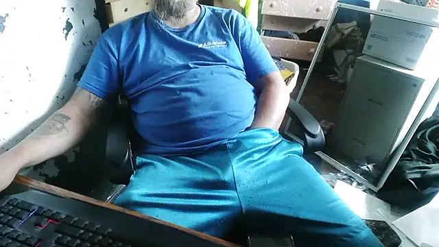 slickwill123 online show from June 21, 2026, 4:35 pm