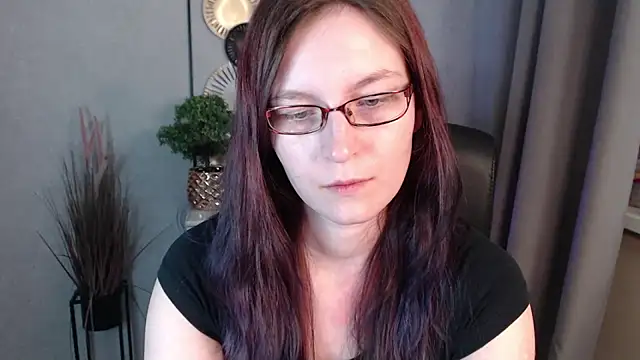 emmaxDelight online show from March 9, 2026, 6:33 pm