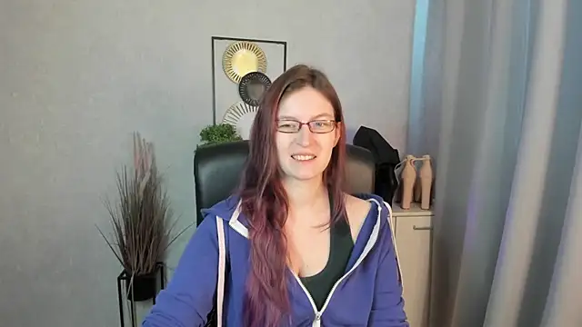 emmaxDelight online show from April 17, 2026, 5:32 am