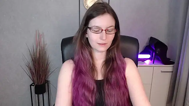 emmaxDelight online show from December 22, 2025, 6:24 am