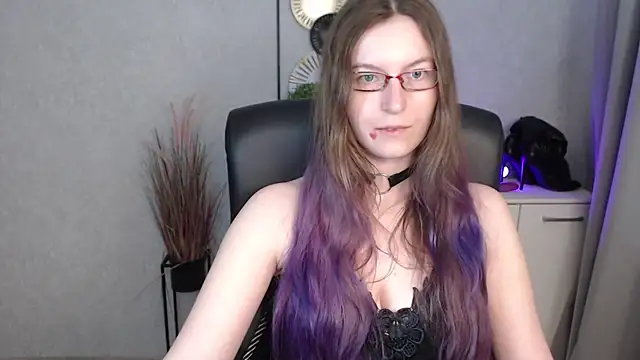 emmaxDelight online show from October 15, 2025, 5:28 am