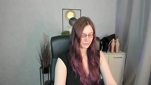 emmaxDelight online show from April 9, 2026, 5:20 am