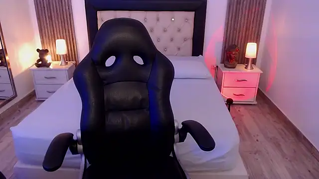 zoe jones13 online show from October 16, 2025, 3:15 am