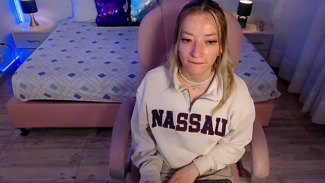 zoe jones13 online show from February 20, 2026, 3:36 am