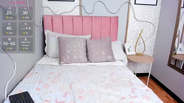 LARISSAEVANS online show from November 26, 2025, 3:06 am