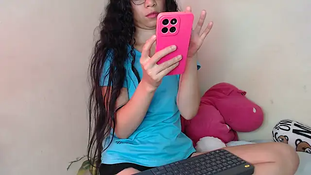 Snapshot of Gianna_cute_ chatting on October 6, 2025, 12:34 am Gianna cute online show from October 6, 2025, 12:34 am