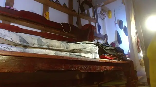Snapshot of laye19 chatting on July 14, 2026, 2:05 am laye19 online show from July 14, 2026, 2:05 am