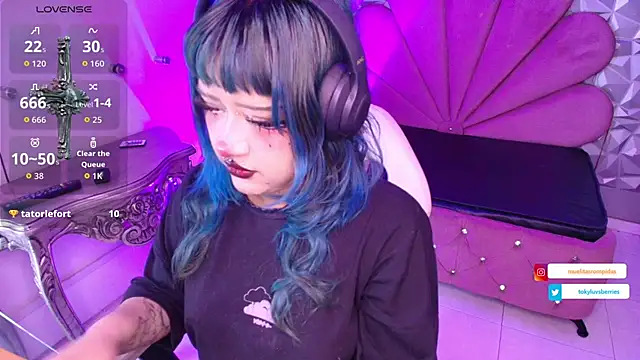 toky doll online show from November 19, 2025, 8:53 pm