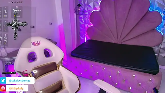 toky doll online show from October 10, 2025, 9:26 pm