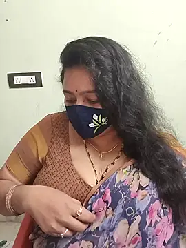 neelu-hoty online show from April 5, 2026, 3:51 pm