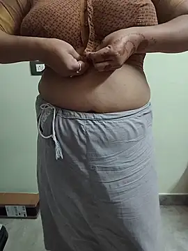 neelu-hoty online show from April 7, 2026, 4:31 pm