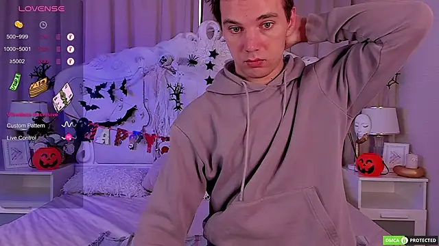 ArthurWhitee online show from October 17, 2025, 3:10 am