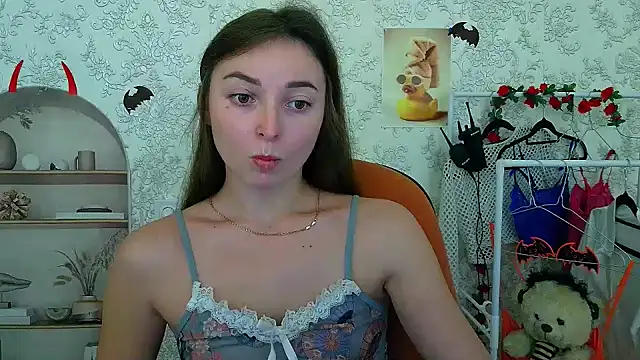  Barbie Kiss  online show from October 27, 2025, 3:13 pm