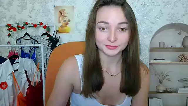  Barbie Kiss  online show from October 13, 2025, 2:18 pm