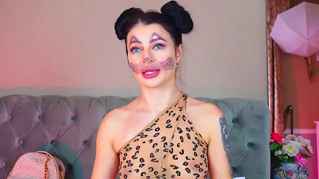 Snapshot of SelenaBell chatting on October 31, 2025, 8:27 pm SelenaBell online show from October 31, 2025, 8:27 pm