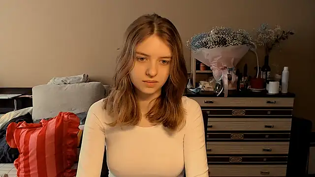 Emi1y Angel11 online show from February 15, 2026, 4:35 am