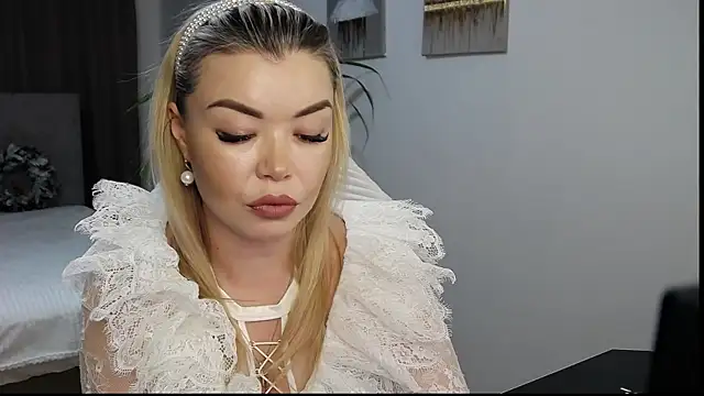 Miakiss ss online show from January 21, 2025, 7:28 pm