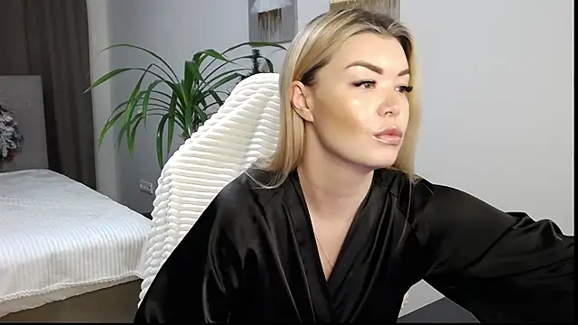 Miakiss ss online show from January 19, 2025, 1:01 pm