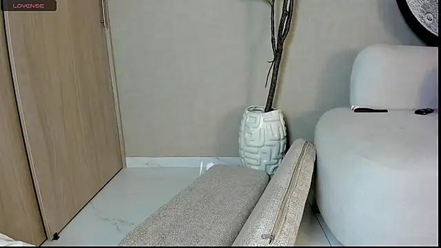 emily huddson  online show from June 22, 2026, 8:28 pm