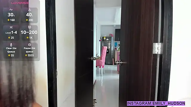 emily huddson  online show from March 3, 2025, 6:24 pm