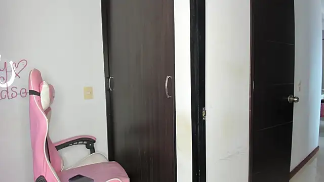 emily huddson  online show from December 16, 2024, 5:54 pm