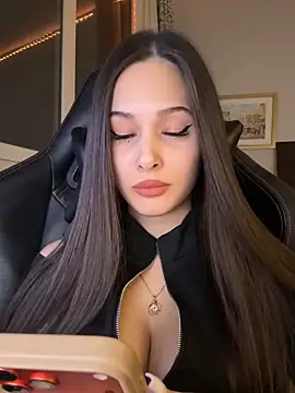 Snapshot of EricaWalls chatting on February 11, 2026, 6:41 pm EricaWalls online show from February 11, 2026, 6:41 pm