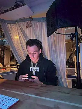 Snapshot of PeytonJohnn chatting on February 3, 2026, 11:54 pm PeytonJohnn online show from February 3, 2026, 11:54 pm