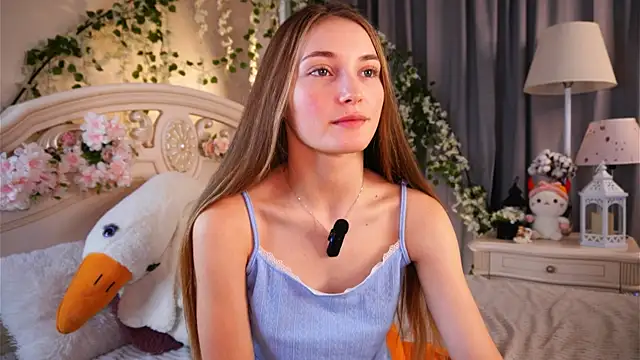 Snapshot of MonaEldon chatting on November 11, 2025, 4:07 am MonaEldon online show from November 11, 2025, 4:07 am