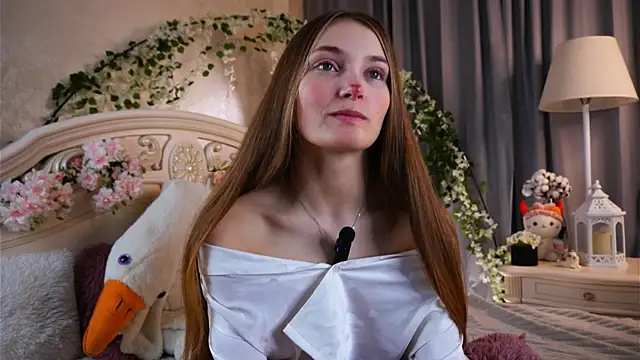 Snapshot of MonaEldon chatting on November 19, 2025, 2:22 am MonaEldon online show from November 19, 2025, 2:22 am