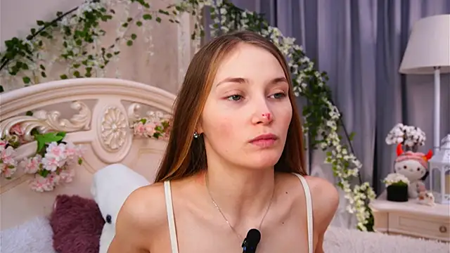 Snapshot of MonaEldon chatting on November 24, 2025, 2:33 am MonaEldon online show from November 24, 2025, 2:33 am