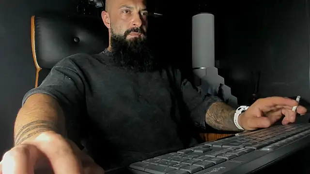 axxelrich  online show from September 12, 2025, 4:40 pm