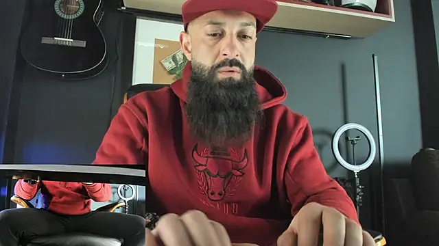 axxelrich  online show from February 18, 2025, 8:49 am