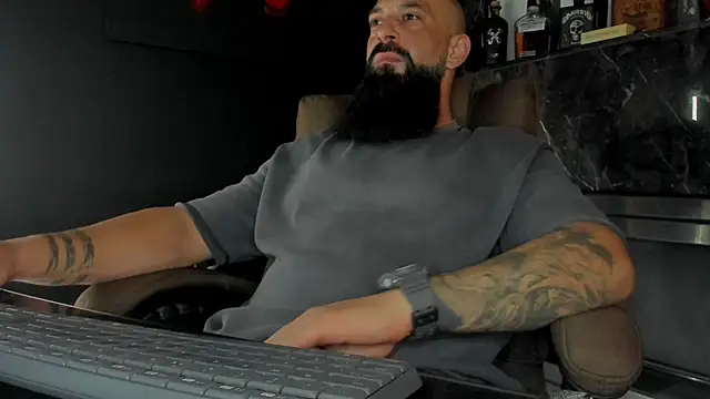 axxelrich  online show from October 9, 2025, 5:57 pm