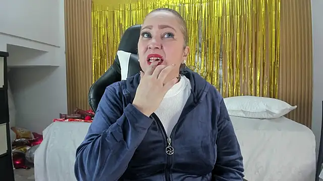 Danna topless online show from October 17, 2025, 12:07 pm