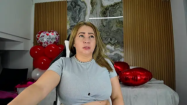 Snapshot of Danna_topless chatting on March 10, 2025, 12:06 pm Danna topless online show from March 10, 2025, 12:06 pm