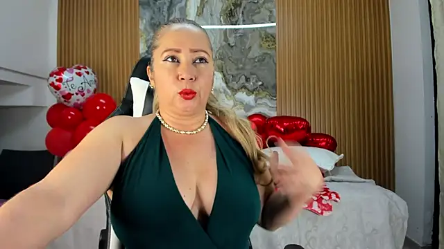 Snapshot of Danna_topless chatting on March 18, 2025, 12:06 pm Danna topless online show from March 18, 2025, 12:06 pm