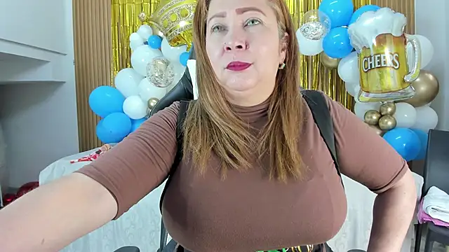 Snapshot of Danna_topless chatting on October 3, 2025, 12:06 pm Danna topless online show from October 3, 2025, 12:06 pm