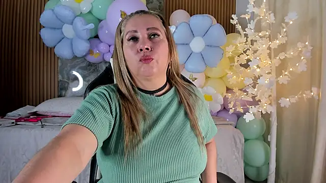 Danna topless online show from April 7, 2026, 12:07 pm