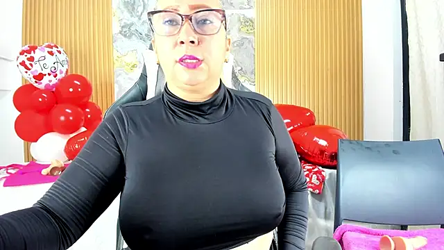 Snapshot of Danna_topless chatting on March 17, 2025, 3:07 pm Danna topless online show from March 17, 2025, 3:07 pm