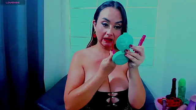 Snapshot of IsaSixty9 chatting on March 5, 2025, 11:05 pm IsaSixty9 online show from March 5, 2025, 11:05 pm