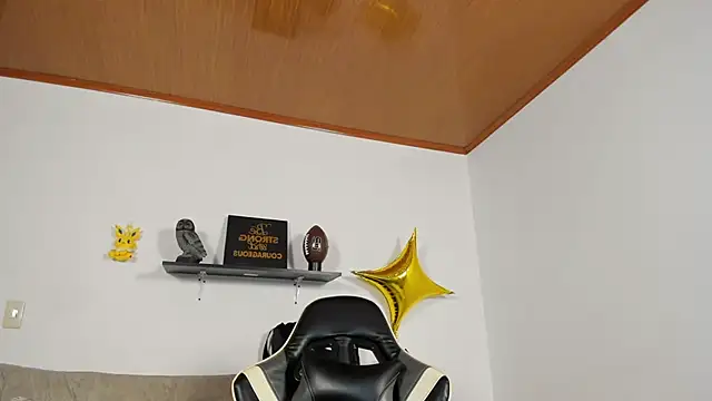 julian wallace online show from November 18, 2025, 7:17 pm