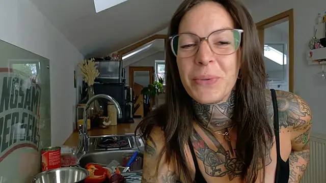 BrownieyQueen online show from July 1, 2026, 8:25 am