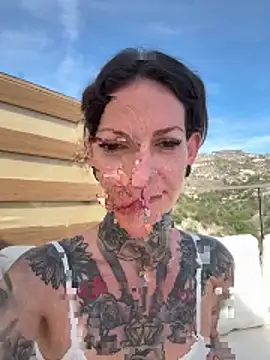 BrownieyQueen online show from November 1, 2025, 8:41 am