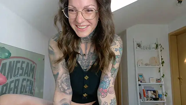 BrownieyQueen online show from March 24, 2026, 6:24 am