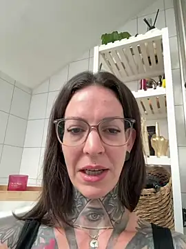 BrownieyQueen online show from August 3, 2026, 7:16 am
