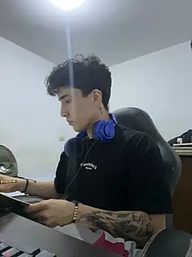 gojo satoru 18 online show from February 9, 2026, 2:42 am